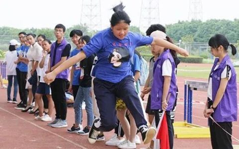 初二学生叛逆期的孩子怎么去引导，初二学生叛逆期的孩子怎么去引导初二学生家长会发言稿